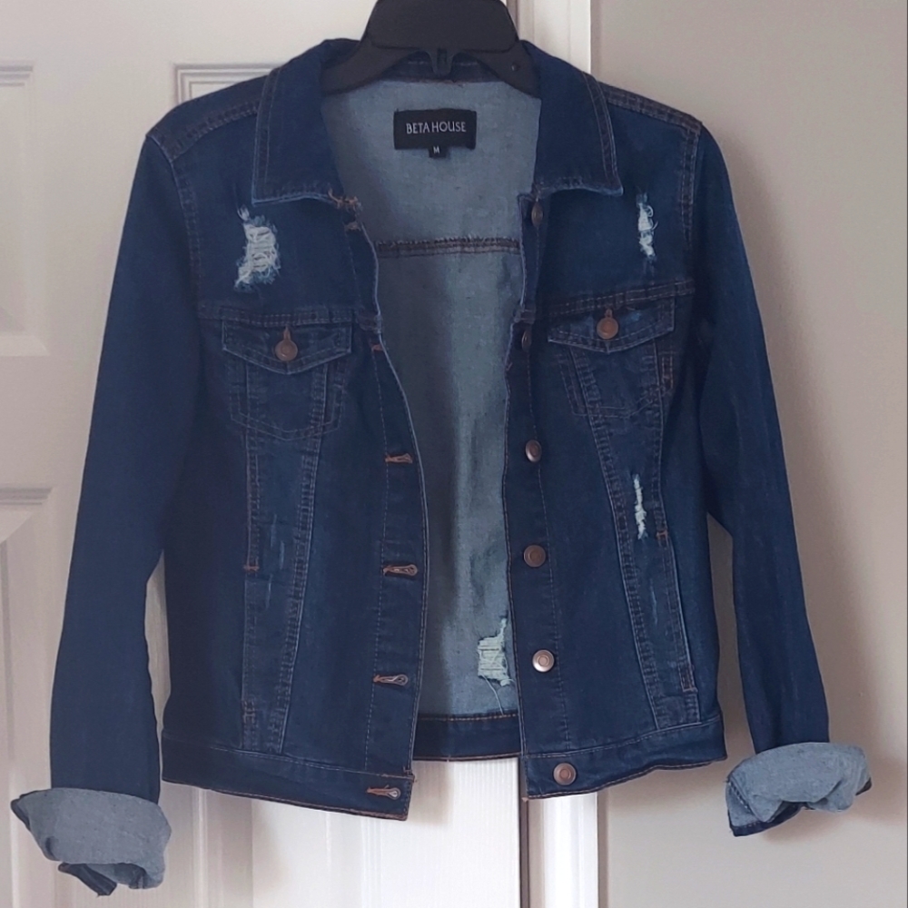 Distressed Jean Jacket💙